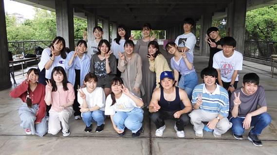 �l, ����, �O���[�v, ���O ���܂܂�Ă���摜

�����I�ɐ������ꂽ����