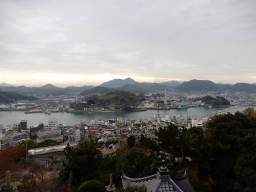 �R�̒��̐�

�Ⴂ���x�Ŏ����I�ɐ������ꂽ����