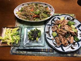 �e�[�u���̏�ɂ���T���_

�����I�ɐ������ꂽ����