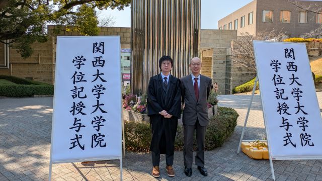 劉景南君の学位記授与の記念写真（2026/3/21）